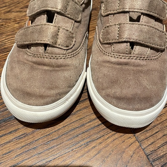 Toddler 9 Brown Sneakers - Picture 2 of 6